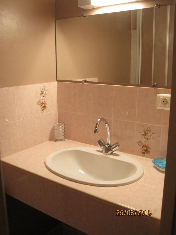 Hotel Le Commerce Neuville  외부 사진